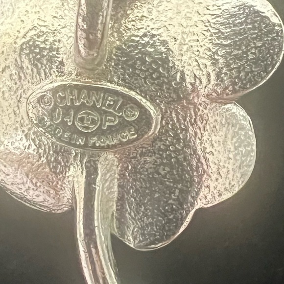 CHANEL CLOVER PENDANT NECKLACE - Picture 14 of 16